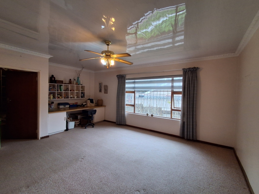 4 Bedroom Property for Sale in Nahoon Valley Park Eastern Cape